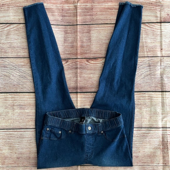 HUE • Ripped Knee Ink Wash Denim Leggings - Size M - Picture 14 of 16